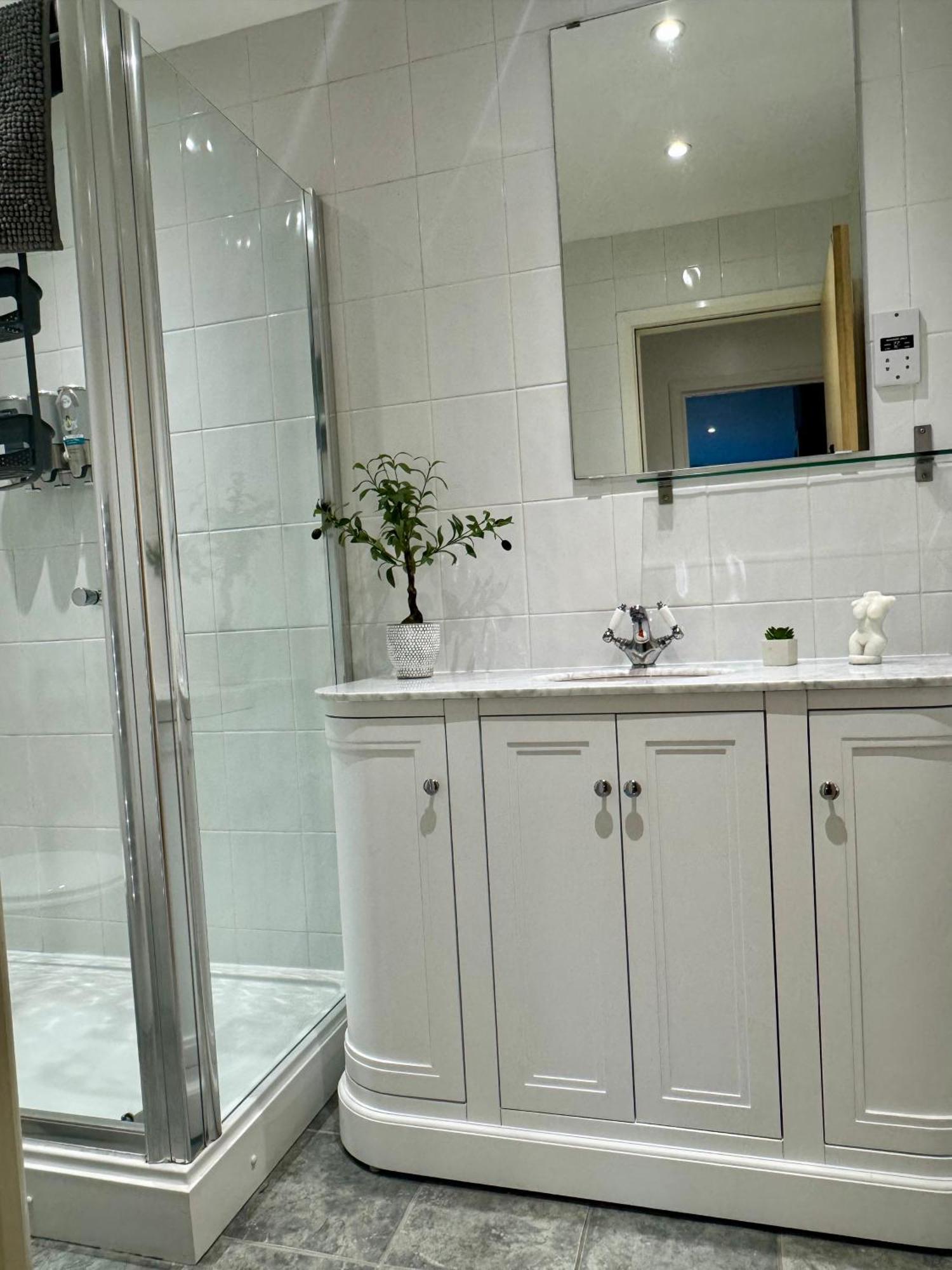Glas Go Executive 2-Bedroom Apartment Near Ovo Hydro Free Parking — Photos 2